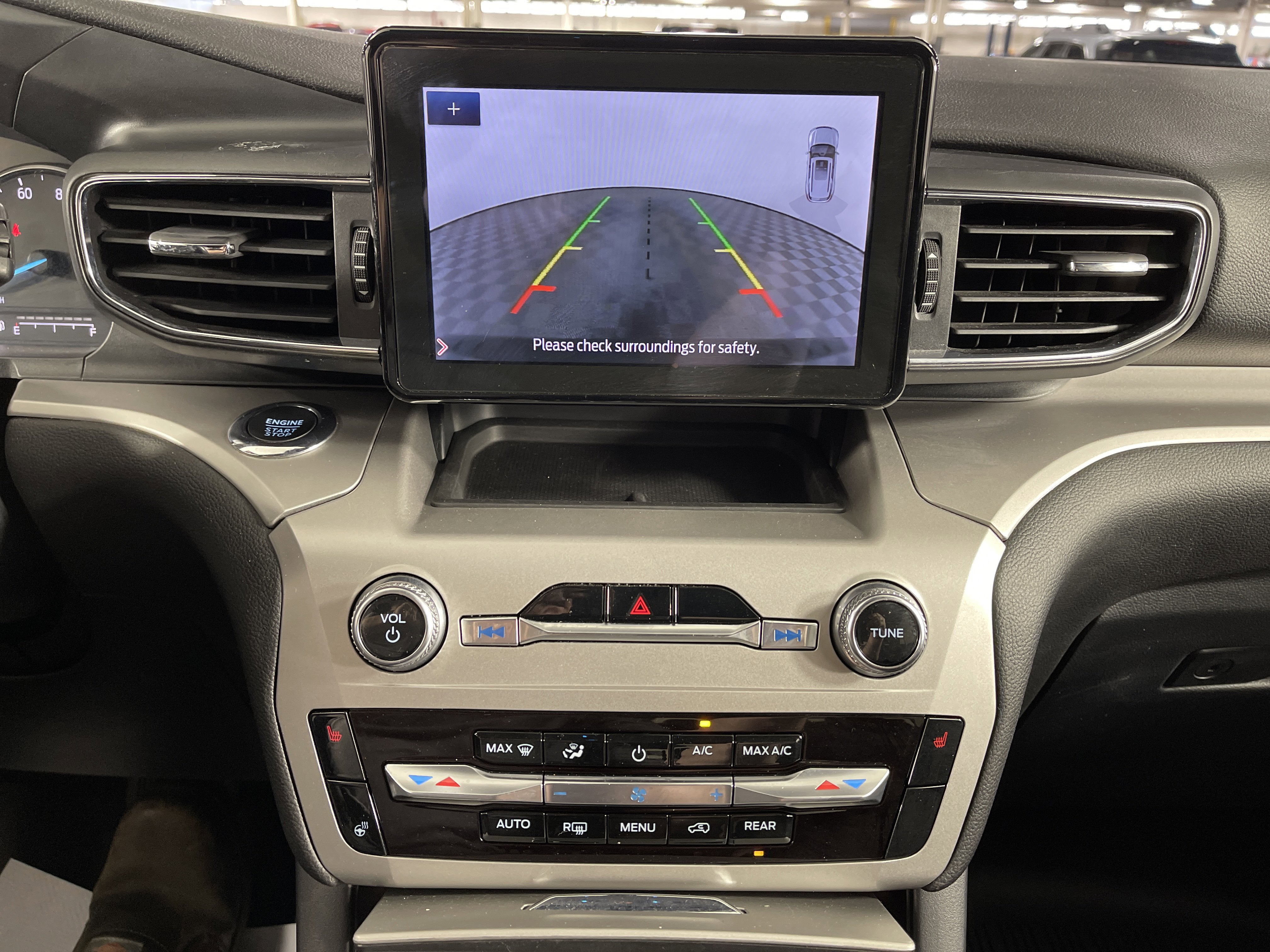 Used 2022 Ford Explorer XLT w/ Equipment Group 202A image 24