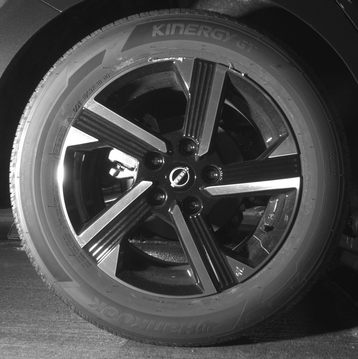 Used 2025 Nissan Sentra SV FWD image 15