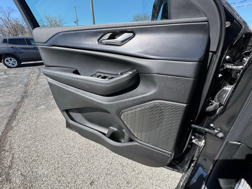New 2025 Jeep Grand Cherokee Altitude AWD/4WD image 26