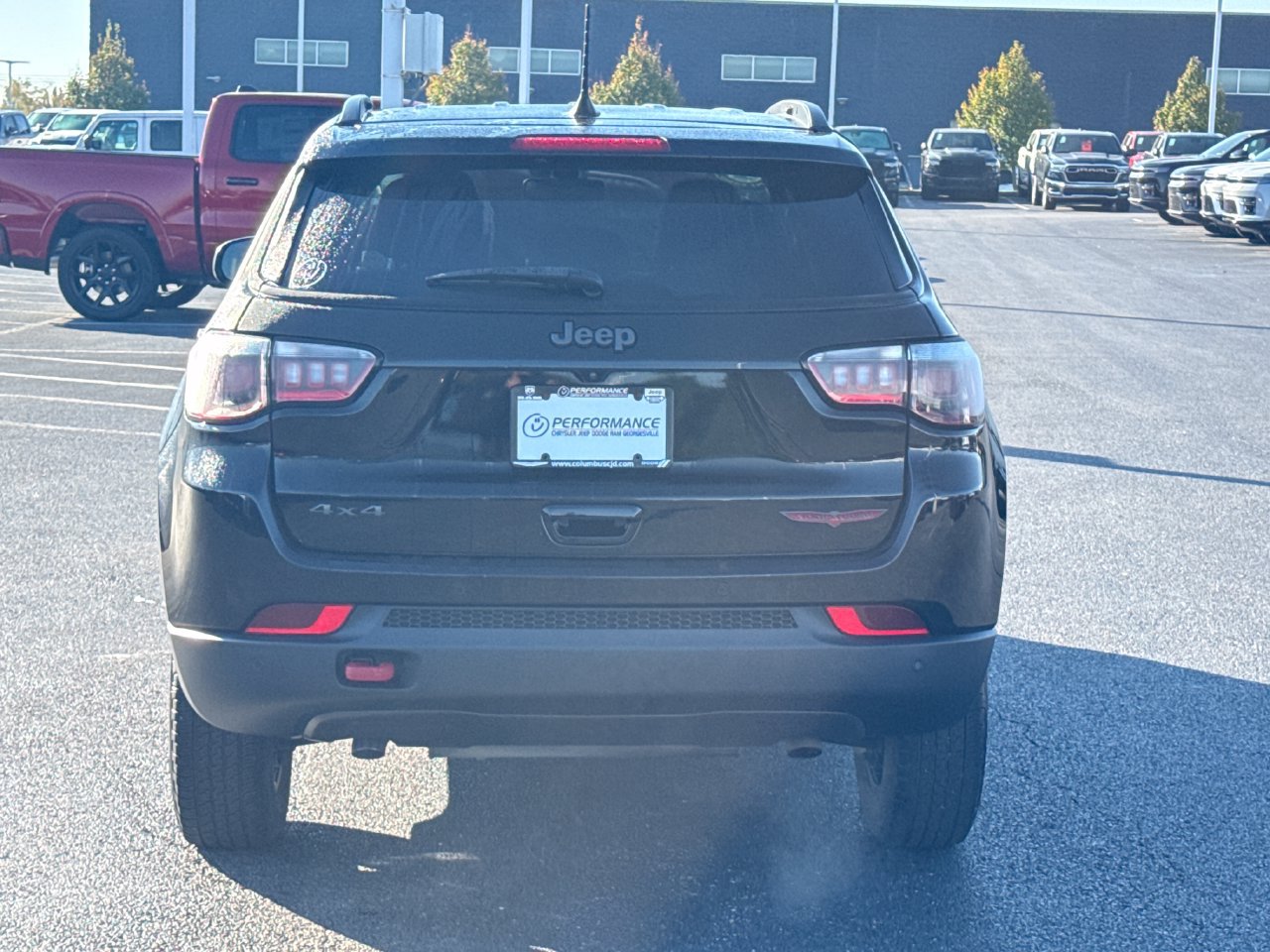 Used 2023 Jeep Compass Trailhawk w/ Trailhawk Convenience Group AWD/4WD image 3