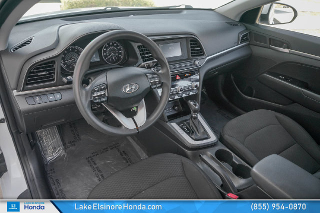 Used 2020 Hyundai Elantra SE w/ Cargo Package (C1) FWD image 17