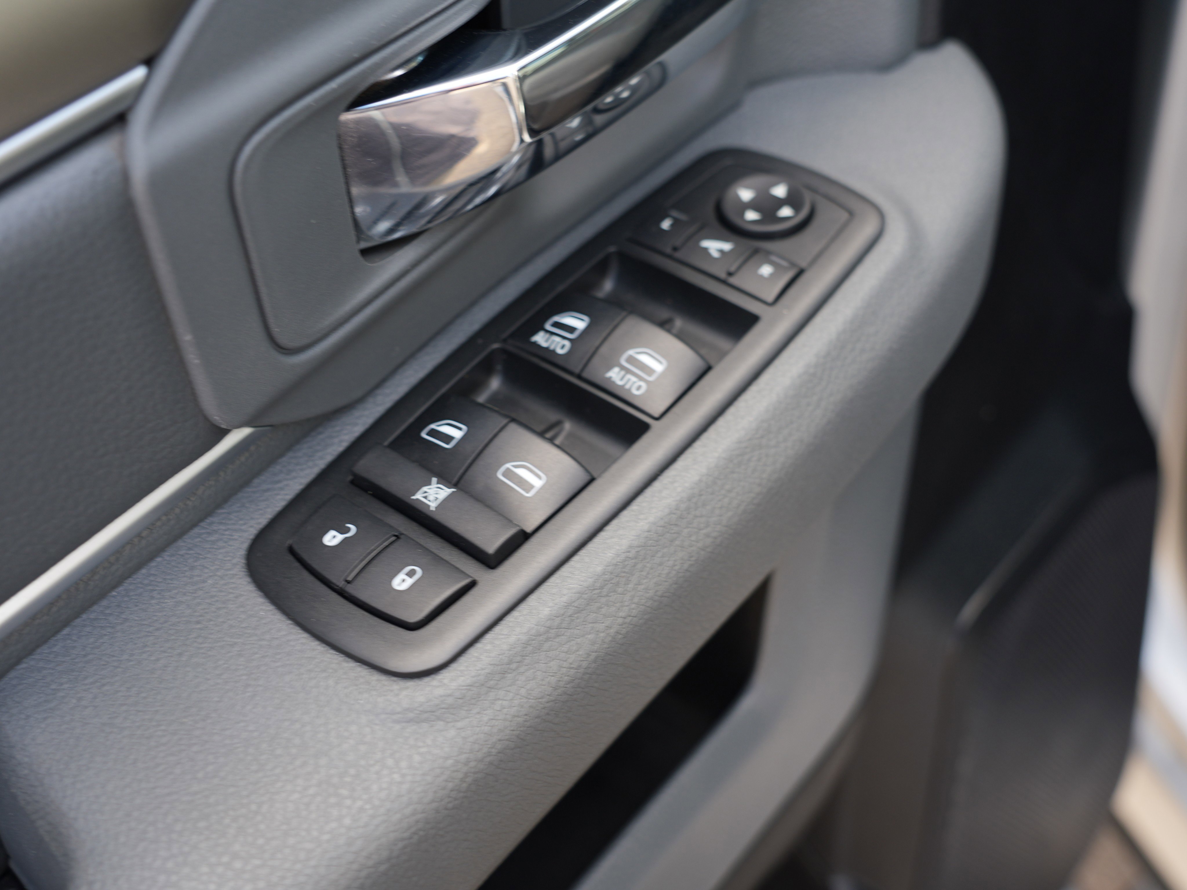 Used 2018 RAM 3500 Big Horn image 17