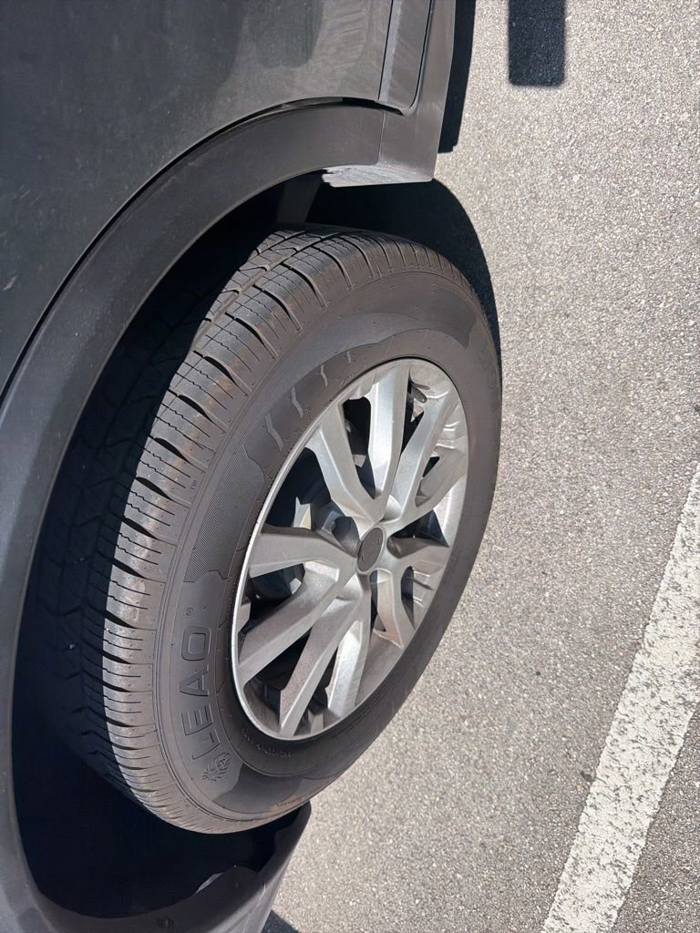 Used 2018 Nissan Rogue SV image 5