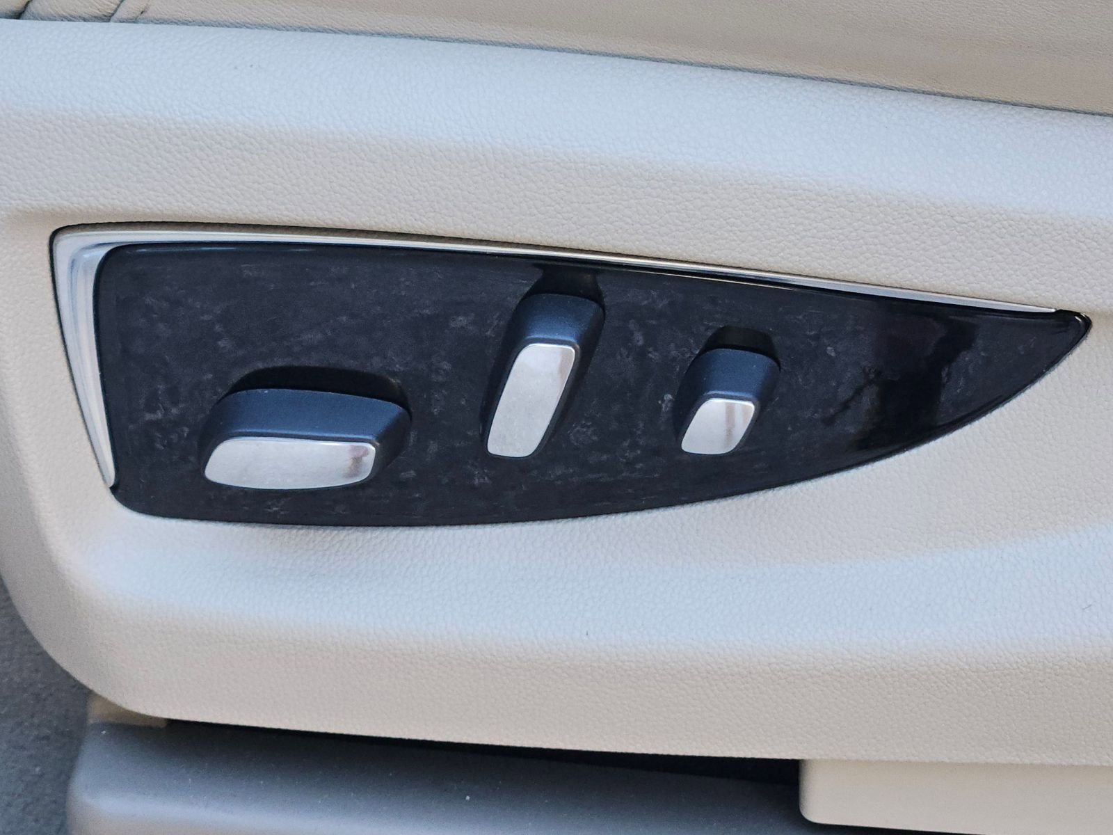 Used 2020 Cadillac Escalade Premium Luxury image 22