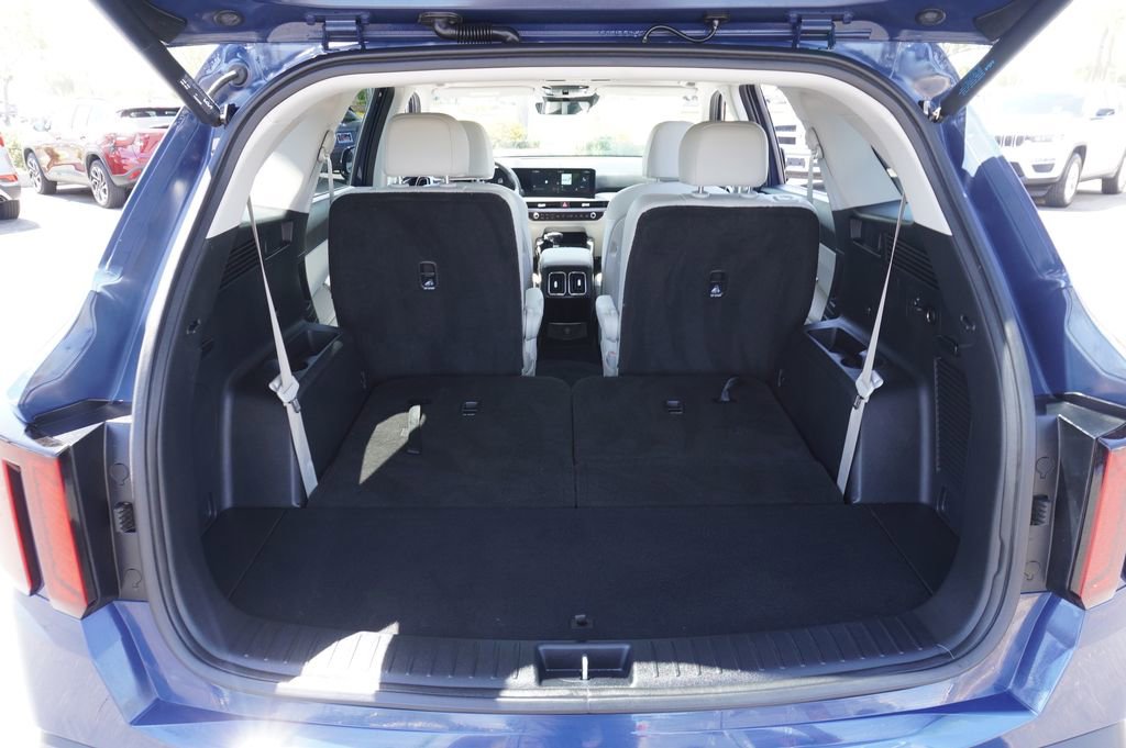 Used 2025 Kia Sorento EX w/ Panoramic Sunroof Package FWD image 8