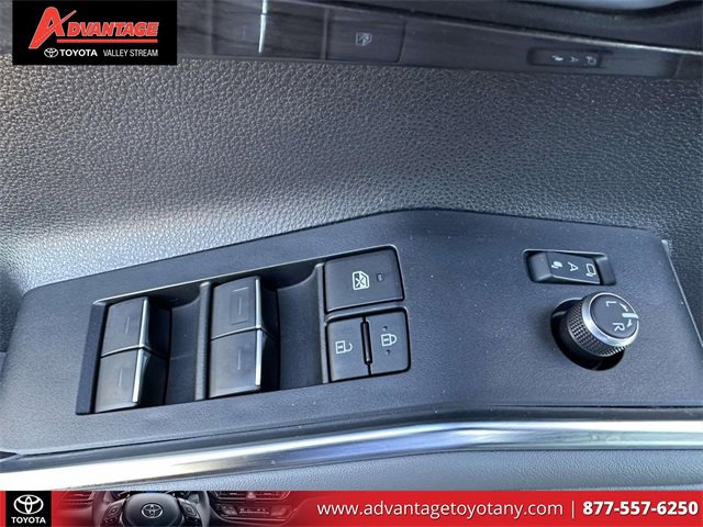 Used 2023 Toyota Highlander Limited image 19