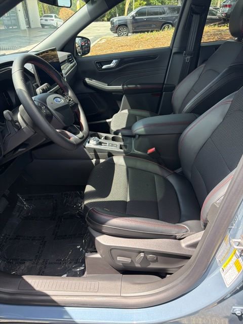 Used 2026 Ford Escape ST-Line w/ Tech Pack #1 FWD image 9