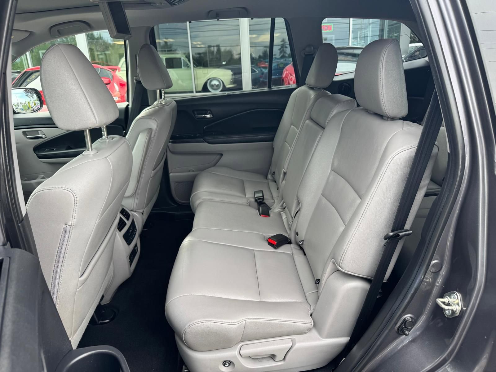 Used 2017 Honda Pilot Touring image 10