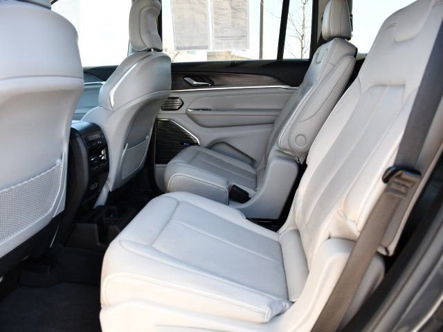 Used 2021 Jeep Grand Cherokee L Overland w/ Advanced Protech Group III image 17