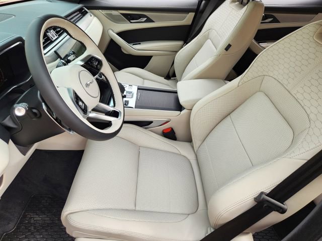Used 2026 Jaguar F-PACE R-Dynamic S image 10