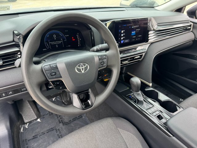 Used 2025 Toyota Camry LE image 2