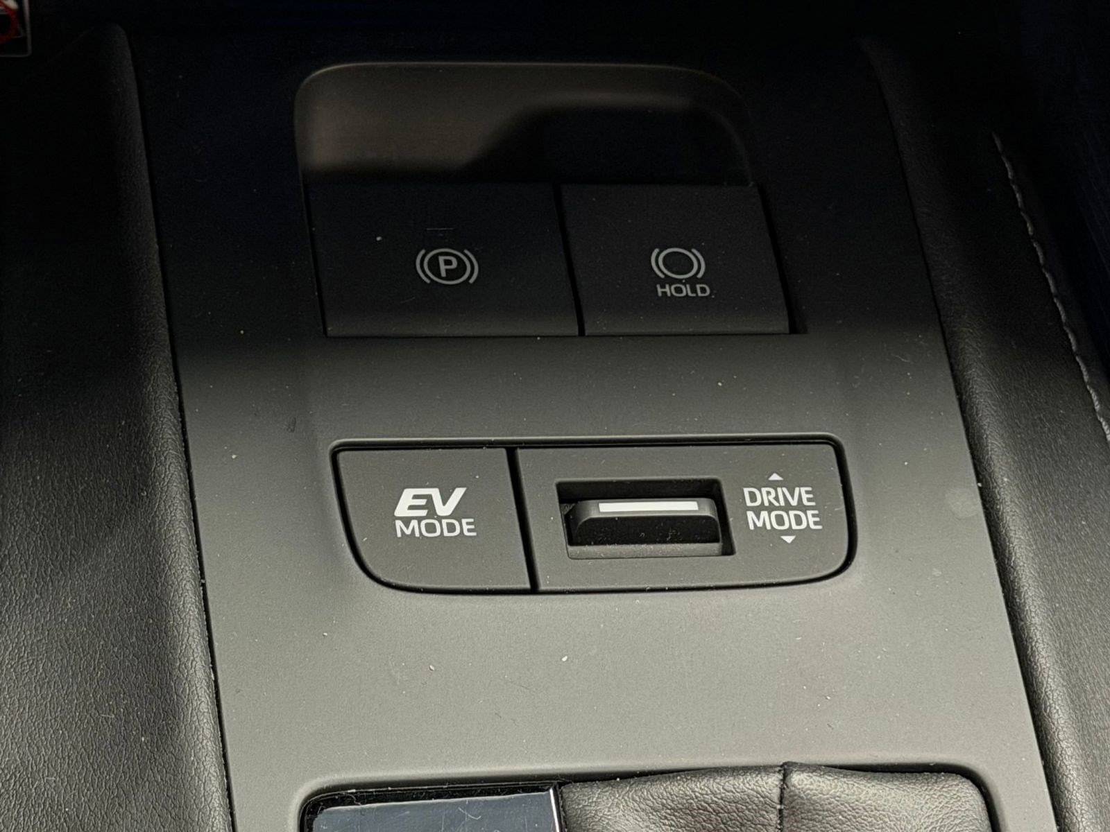 Used 2023 Toyota Venza Limited image 31