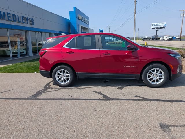 Used 2023 Chevrolet Equinox LT image 2