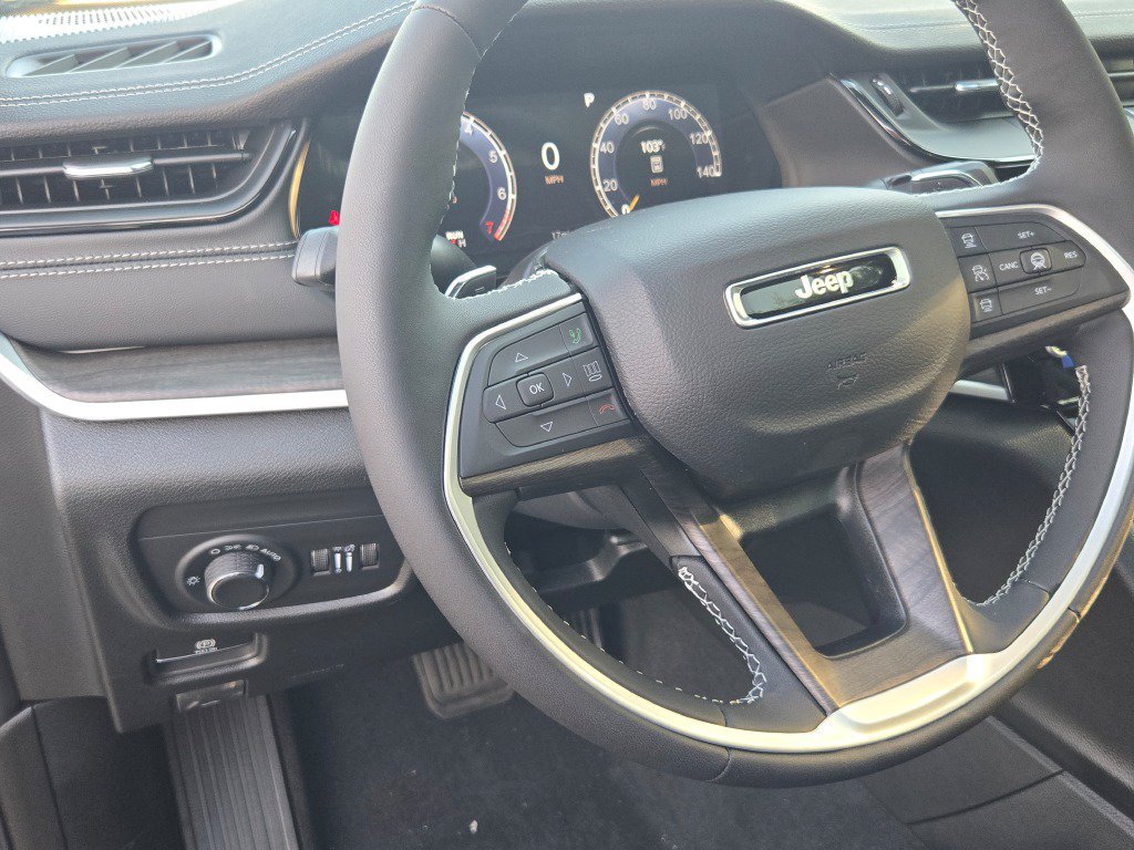 New 2027 Jeep Grand Cherokee Altitude AWD/4WD image 31