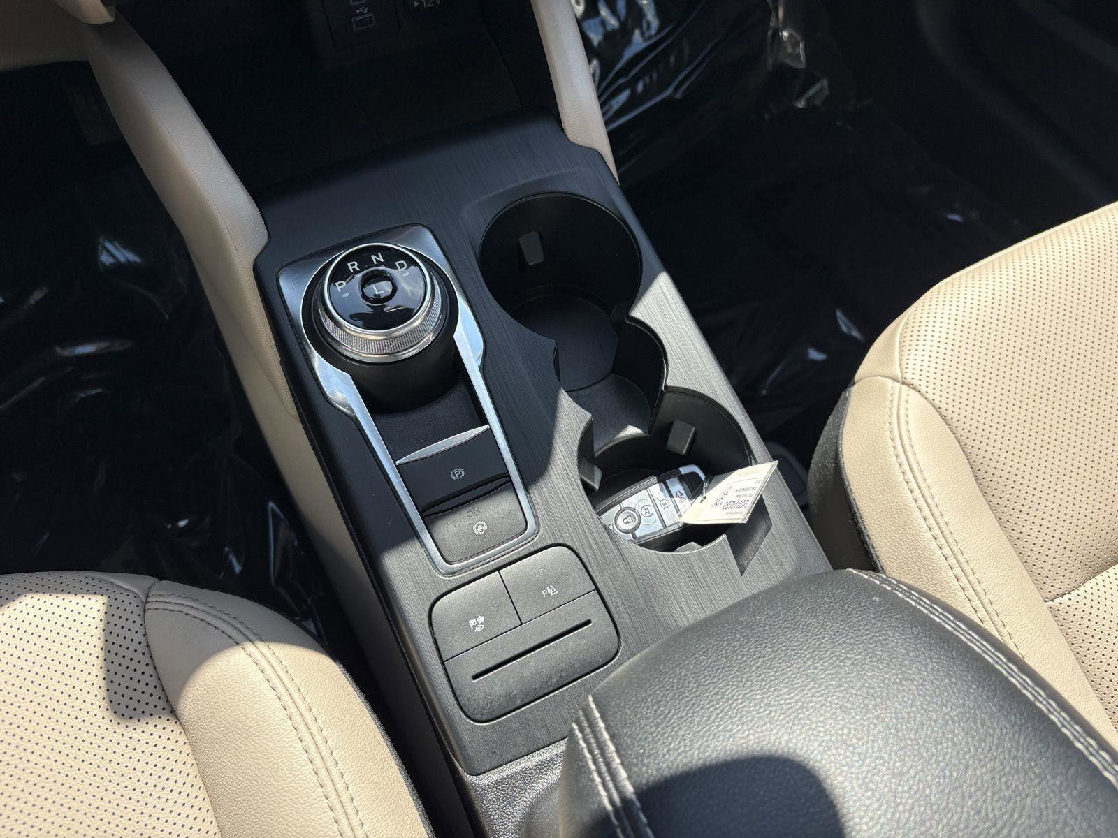 Used 2022 Ford Escape Titanium w/ Class II Trailer Tow Package image 14