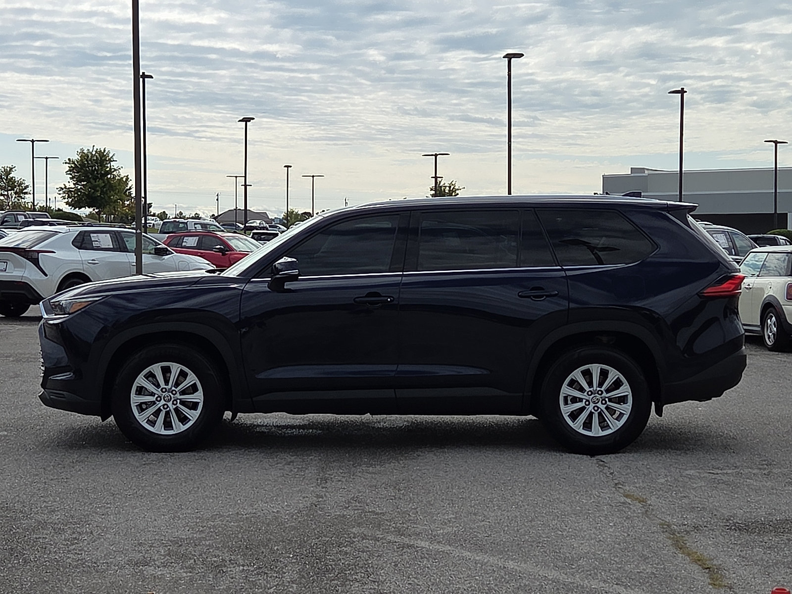 Used 2024 Toyota Grand Highlander FWD image 3