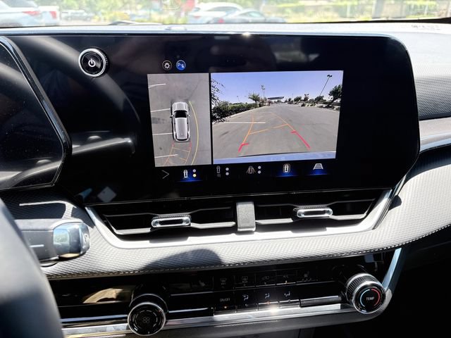 New 2026 Chevrolet Equinox LT w/ Safety and Technology Package FWD image 9
