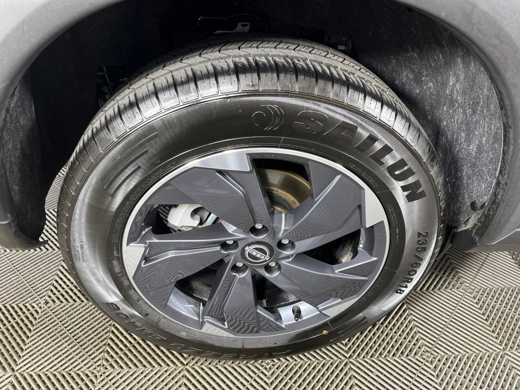 Used 2025 Nissan Rogue SV FWD image 5