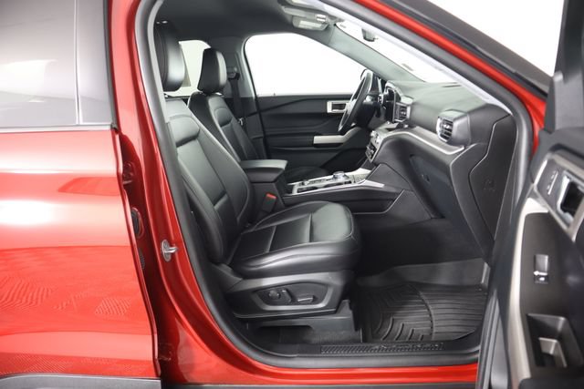 Used 2024 Ford Explorer XLT w/ Equipment Group 202A AWD/4WD image 70