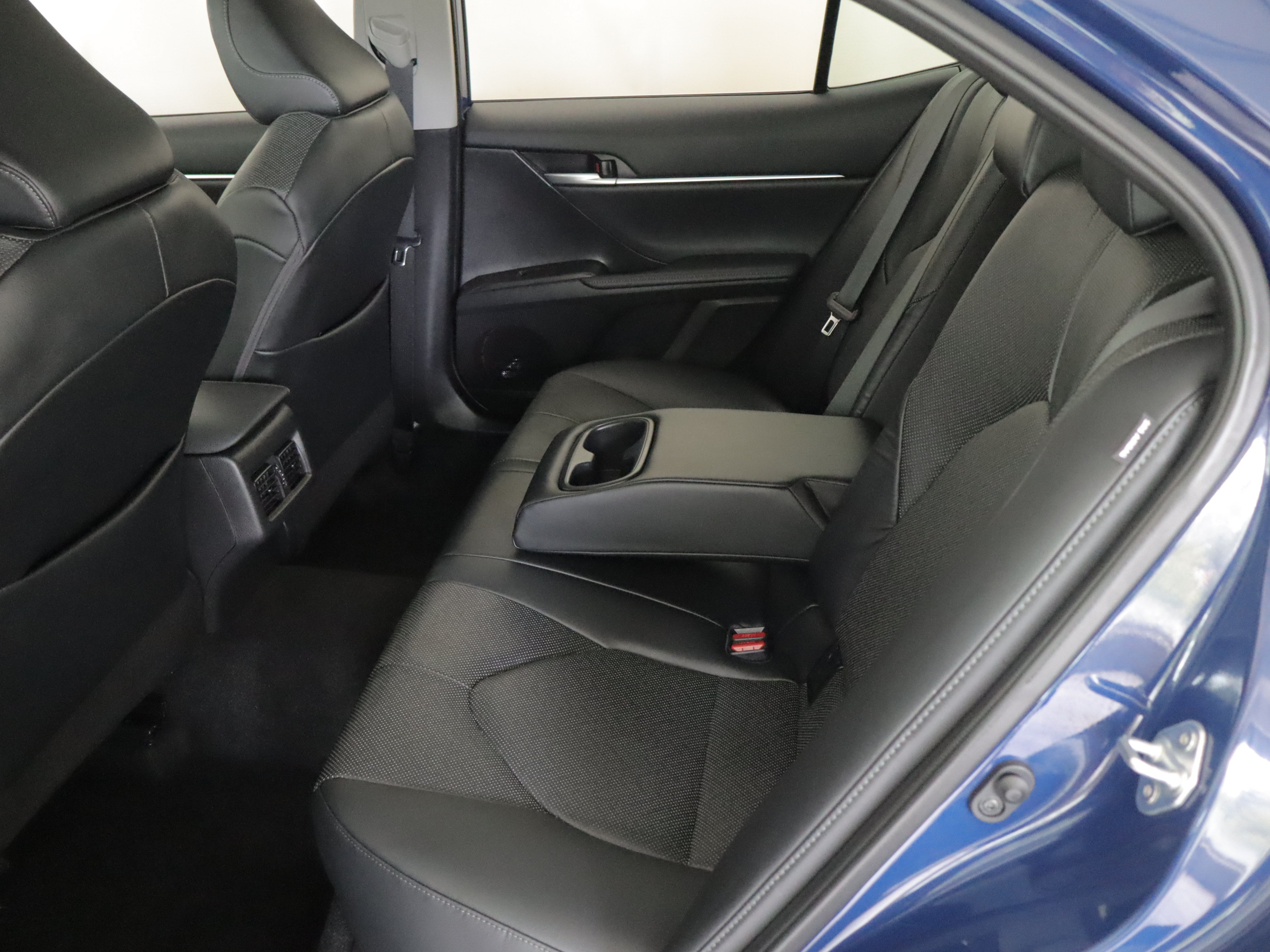 Used 2024 Toyota Camry XLE w/ Navigation Package AWD/4WD image 11