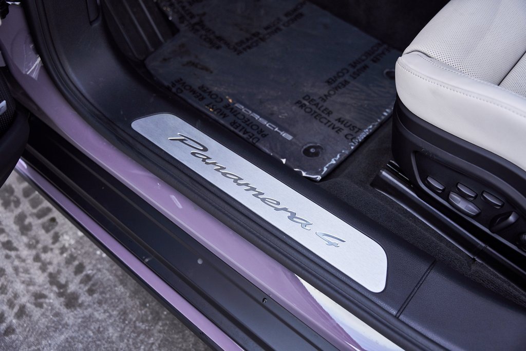 Used 2025 Porsche Panamera 4 w/ Premium Package image 40