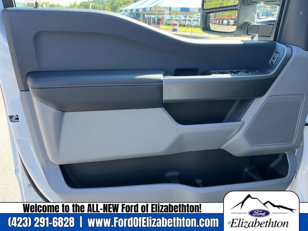 New 2026 Ford F350 4x4 Crew Cab Super Duty image 19