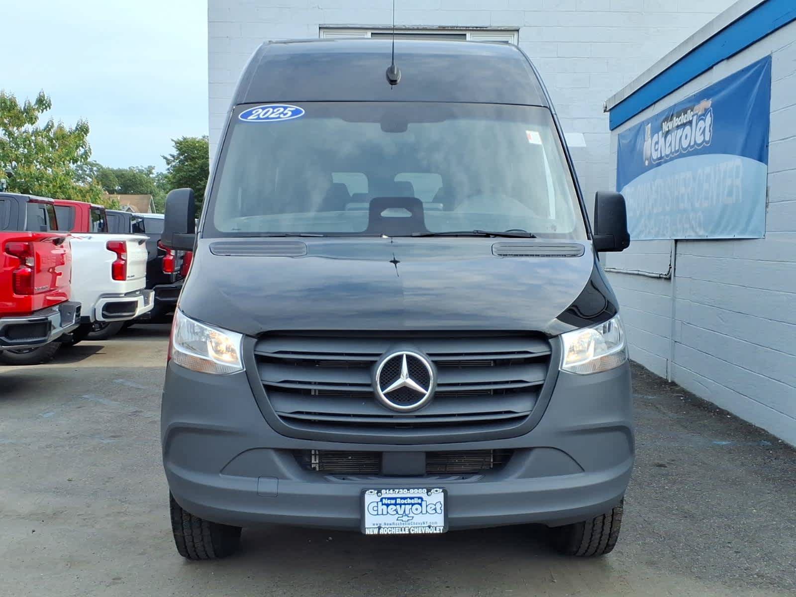 Used 2025 Mercedes-Benz Sprinter 2500 image 2