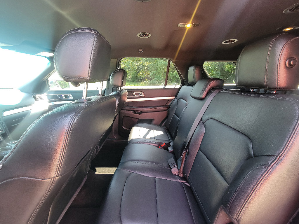 Used 2017 Ford Explorer XLT w/ Equipment Group 202A FWD image 27