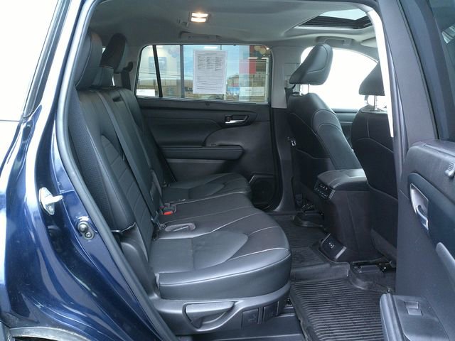 Used 2022 Toyota Highlander XLE AWD/4WD image 31