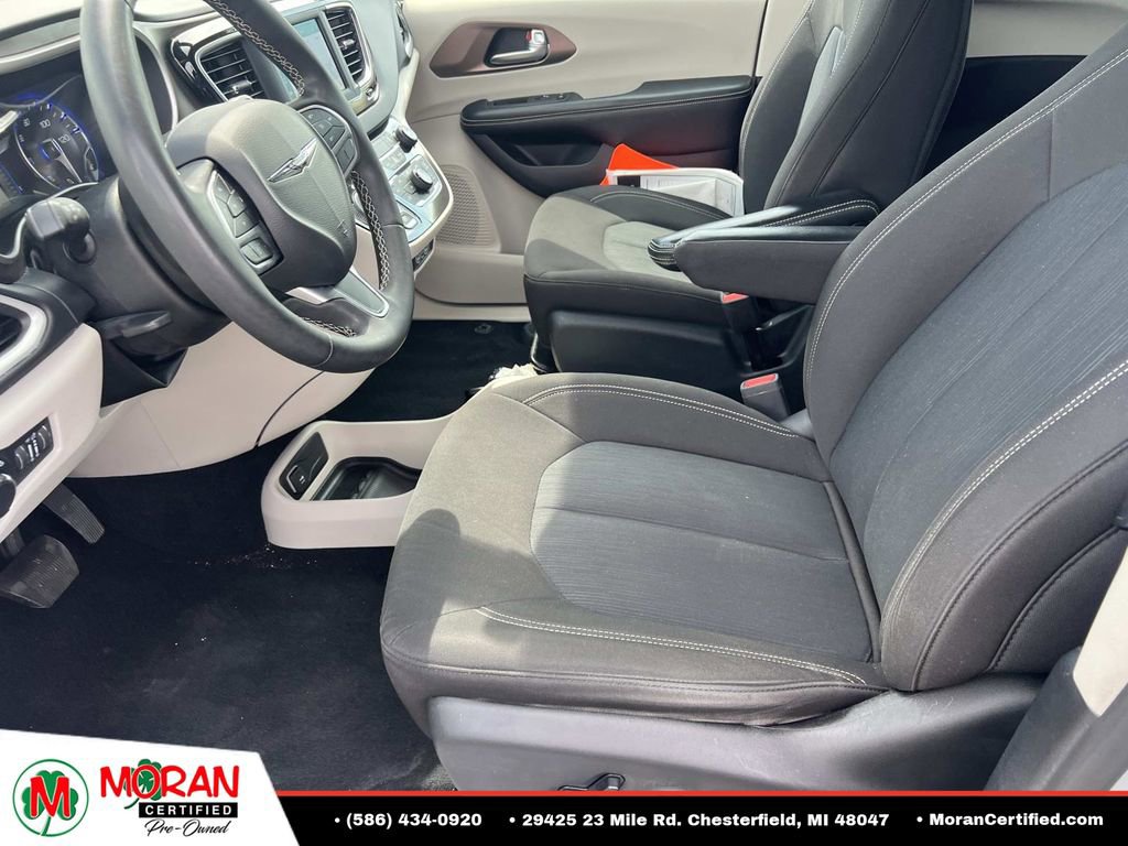 Used 2022 Chrysler Voyager LX FWD image 17