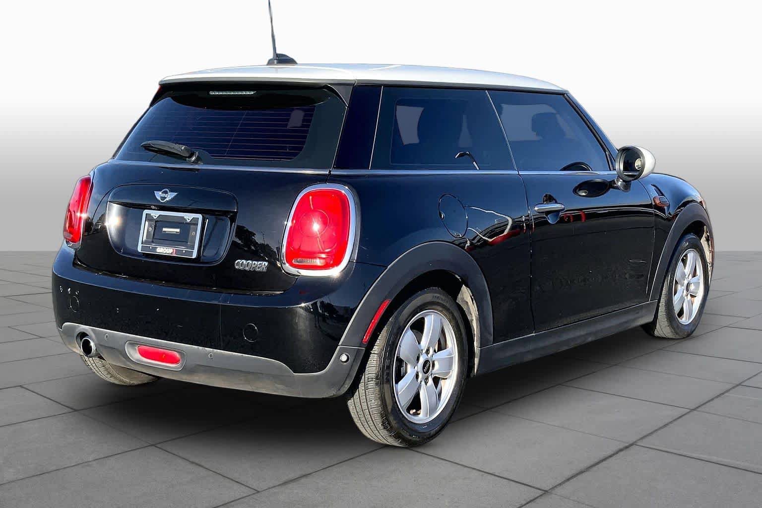 Used 2018 MINI Cooper 2-Door Hardtop FWD image 13