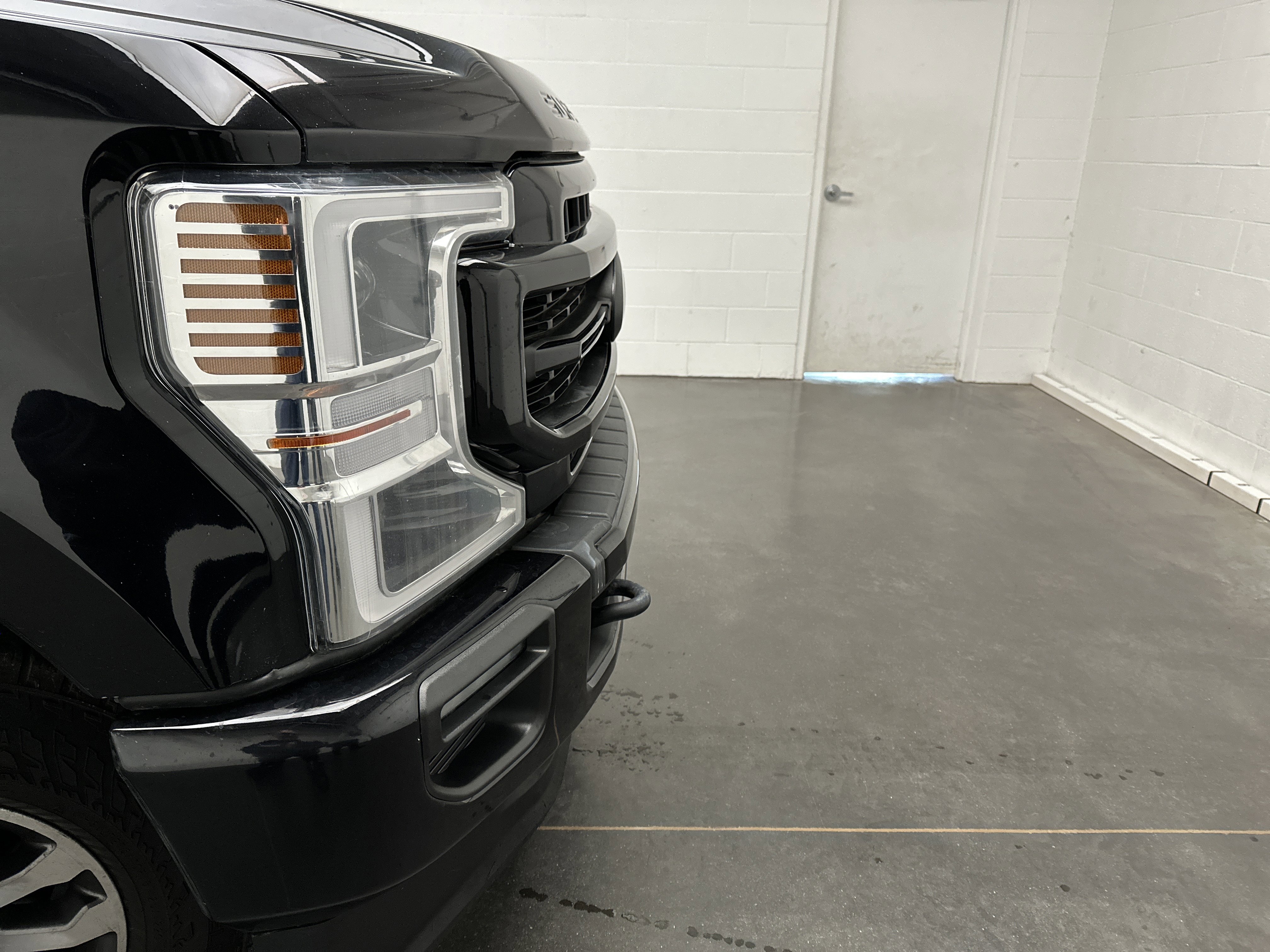 Used 2022 Ford F250 Lariat AWD/4WD image 2