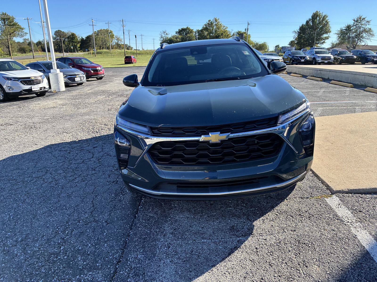 Used 2025 Chevrolet Trax LT w/ Driver Confidence Package FWD image 3