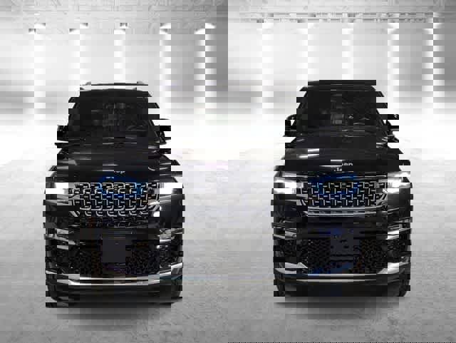 Used 2023 Jeep Grand Cherokee Summit image 3