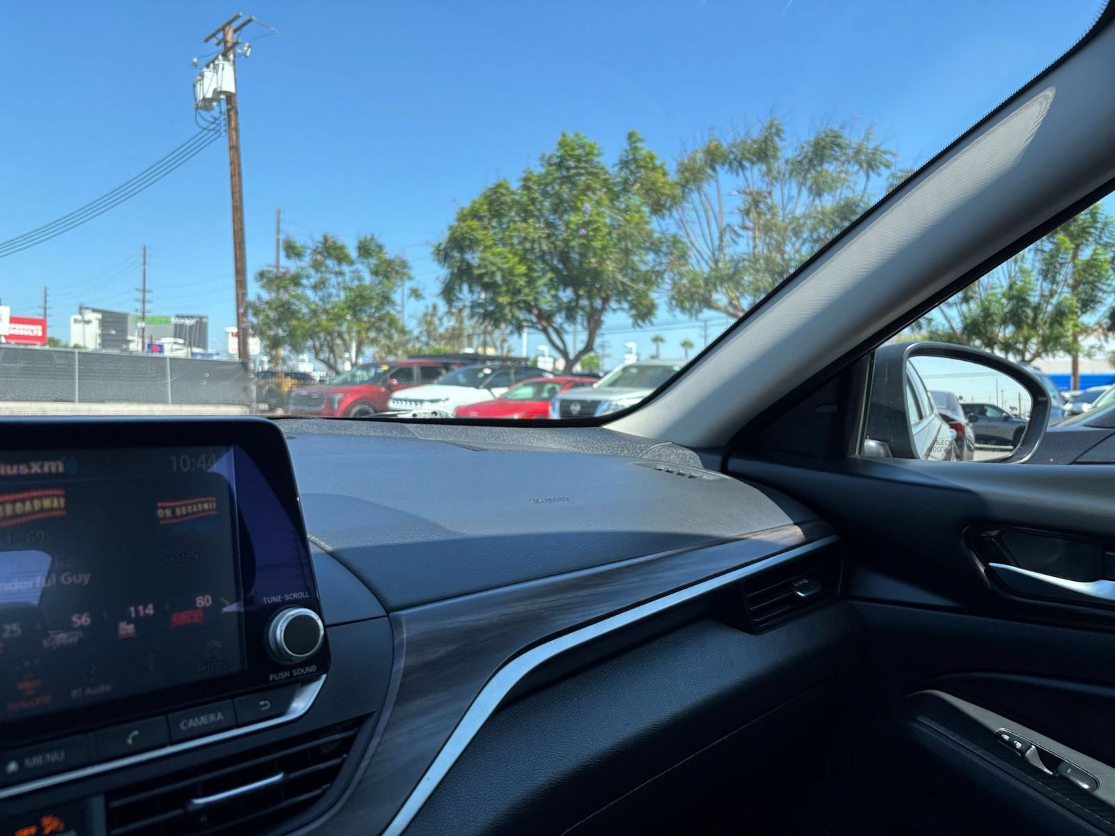 Used 2025 Nissan Altima 2.5 SV FWD image 36