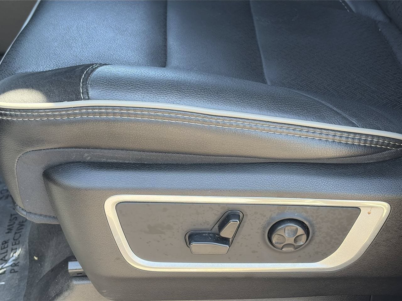 Used 2020 RAM 1500 Laramie AWD/4WD image 18