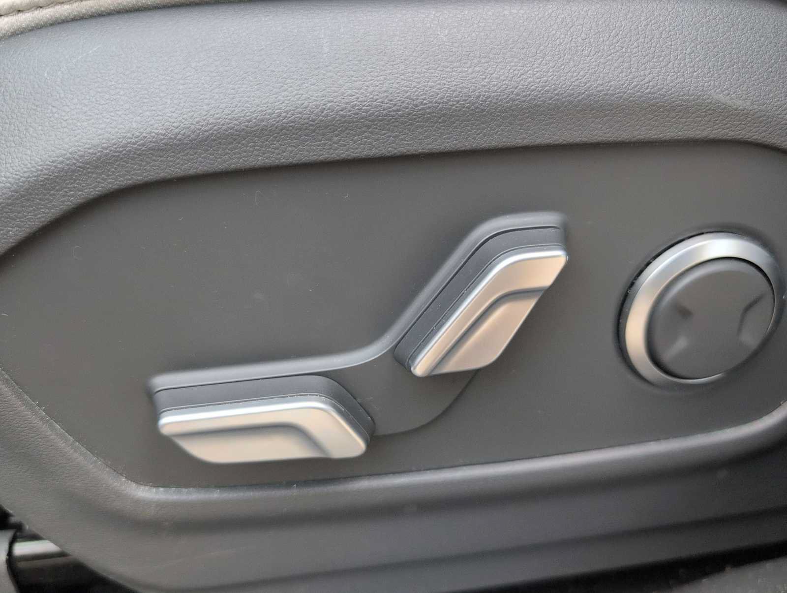 Used 2025 Hyundai Santa Fe SEL AWD/4WD image 17