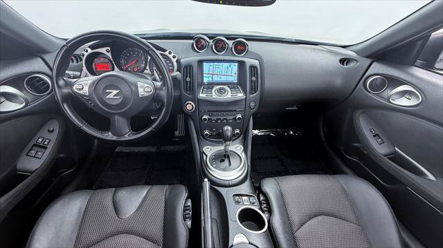 Used 2019 Nissan 370Z Touring Sport RWD image 21