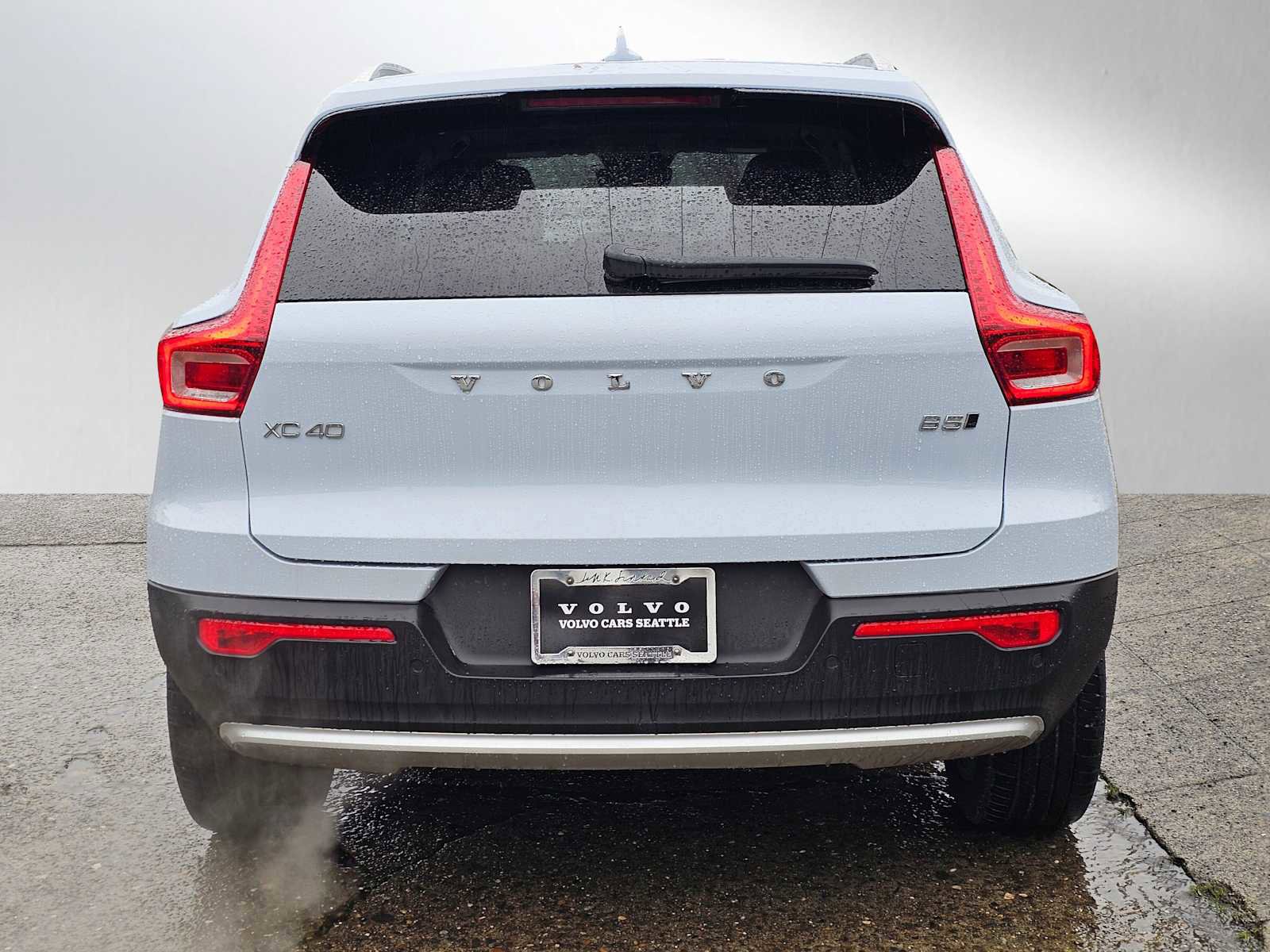 Certified 2025 Volvo XC40 B5 Core w/ Protection Package Premier image 4