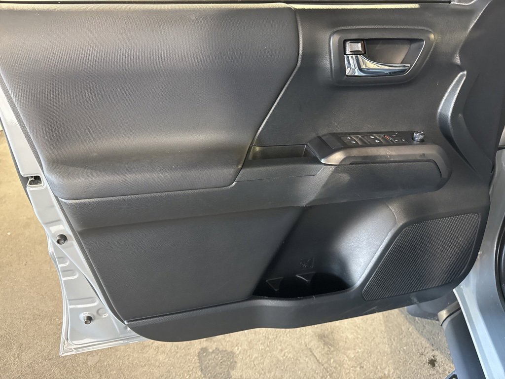 Used 2019 Toyota Tacoma TRD Sport image 26