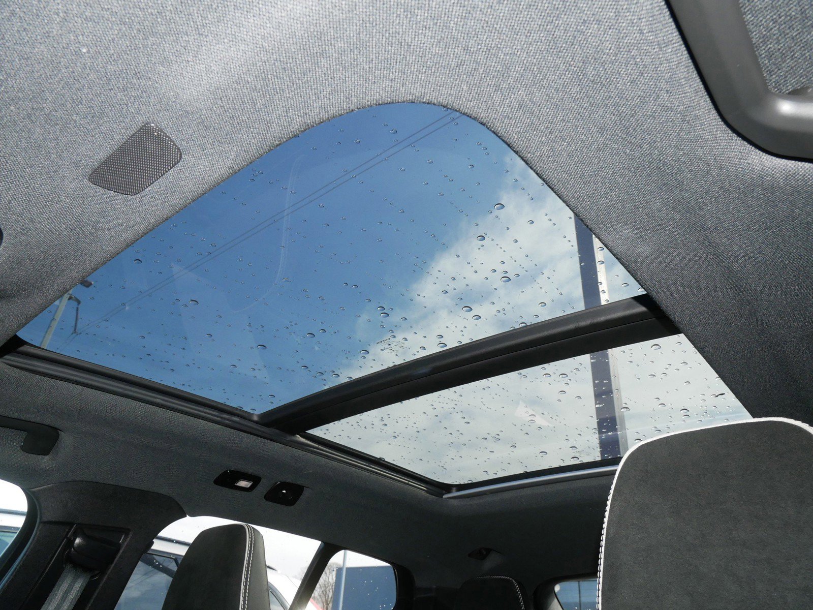 Certified 2023 Volvo XC40 Recharge Ultimate image 30