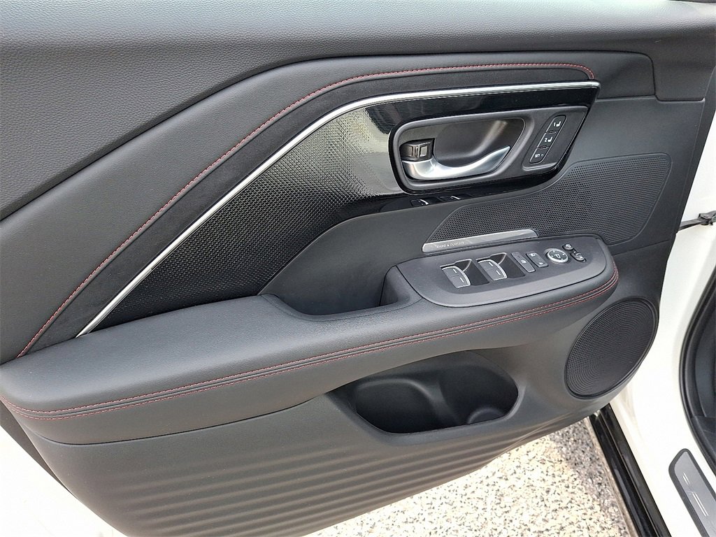 Certified 2025 Acura ADX A-Spec image 12