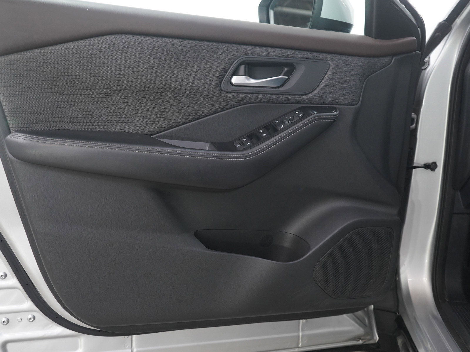 Used 2022 Nissan Rogue SV image 18