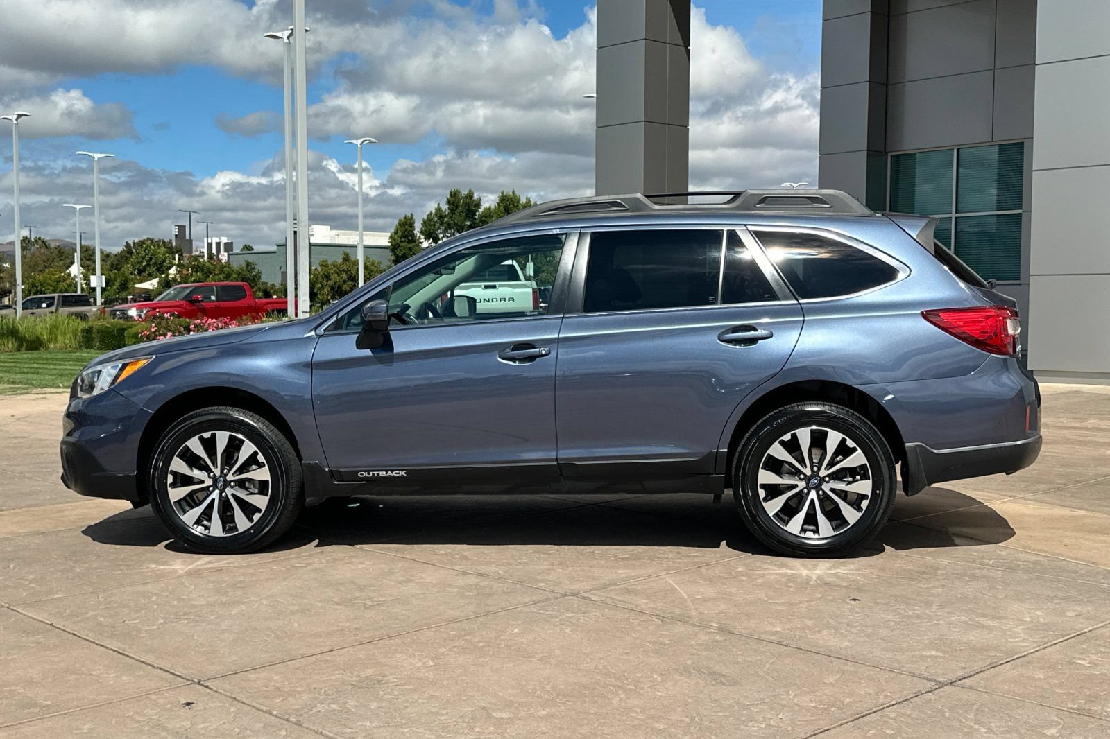Used 2017 Subaru Outback 3.6R Limited AWD/4WD image 7