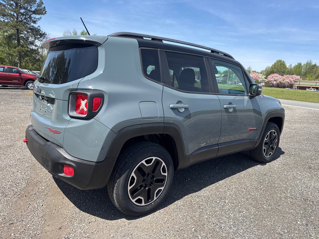Used 2015 Jeep Renegade Trailhawk w/ Safety & Security Group I image 9
