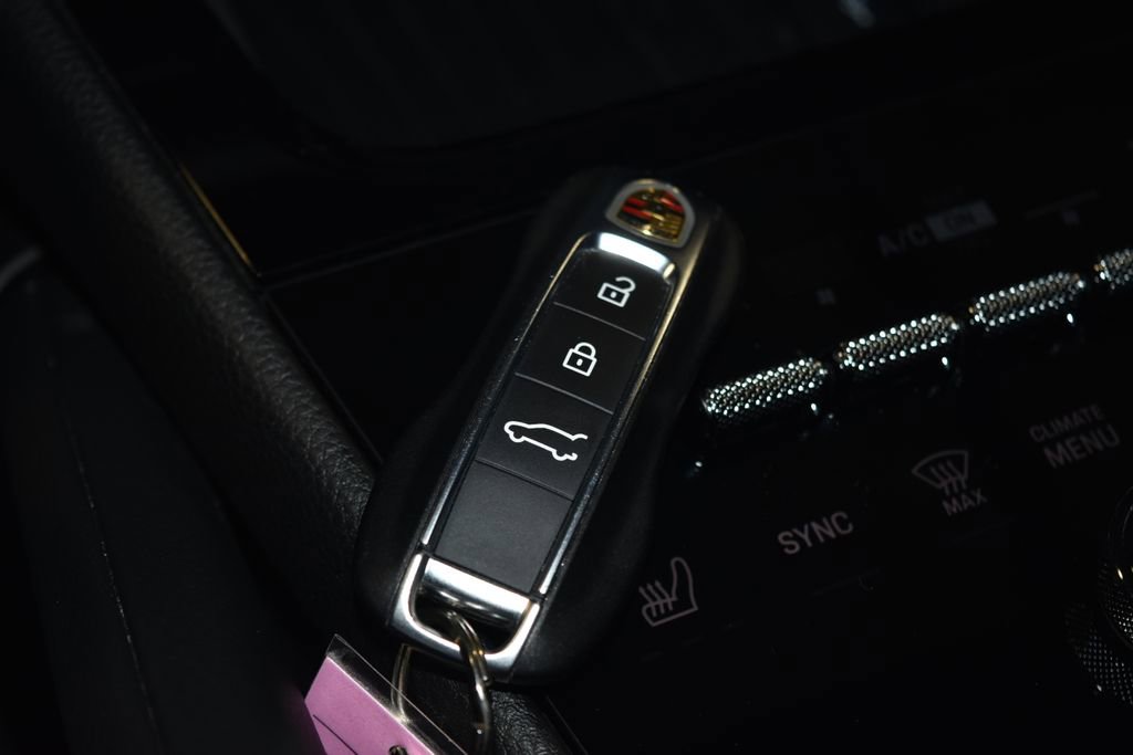 Certified 2025 Porsche Cayenne image 19