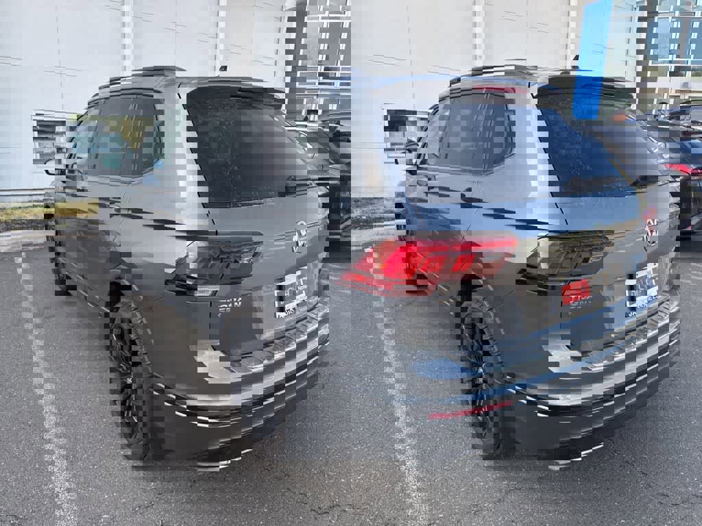 Used 2021 Volkswagen Tiguan SE R-Line AWD/4WD image 13