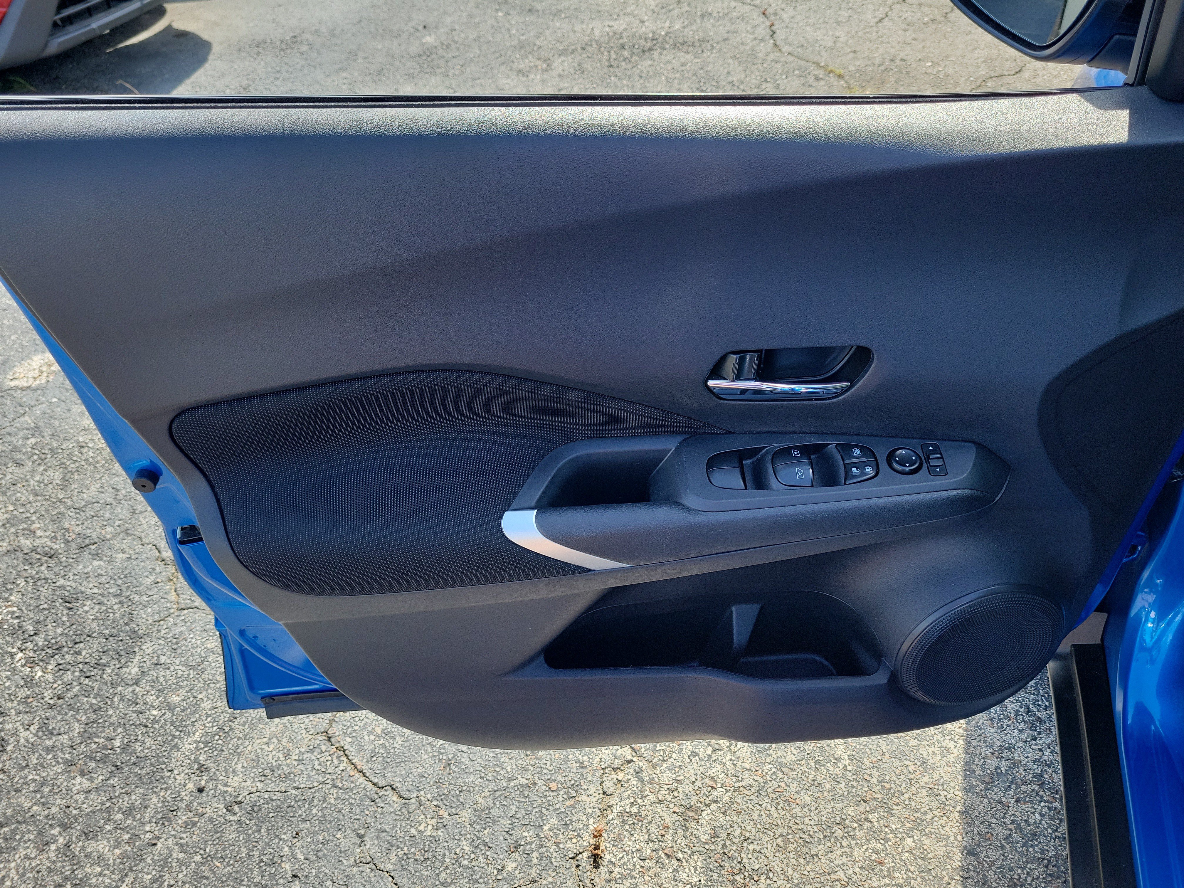 Certified 2024 Nissan Kicks SV FWD image 9