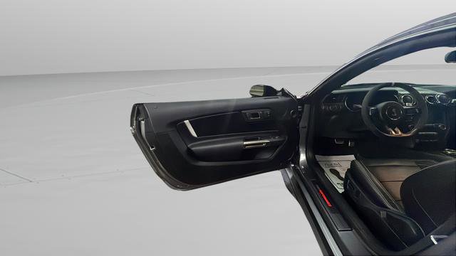 Used 2021 Ford Mustang Shelby GT500 w/ Technology Package RWD image 9
