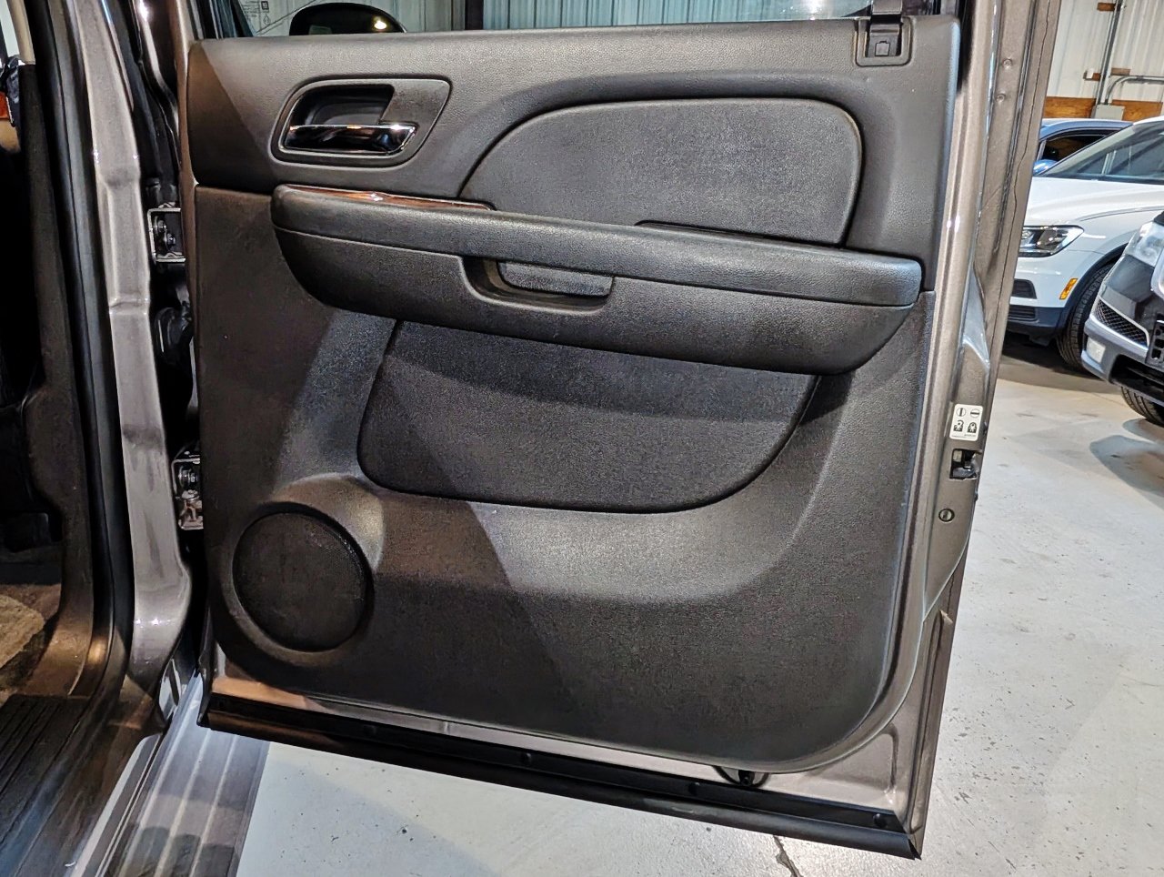 Used 2014 Chevrolet Suburban LT AWD/4WD image 25